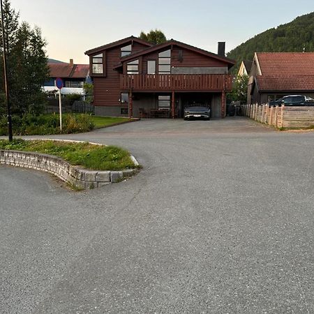 Very Centrally Located Apartment With Free Parking Тромсё Экстерьер фото