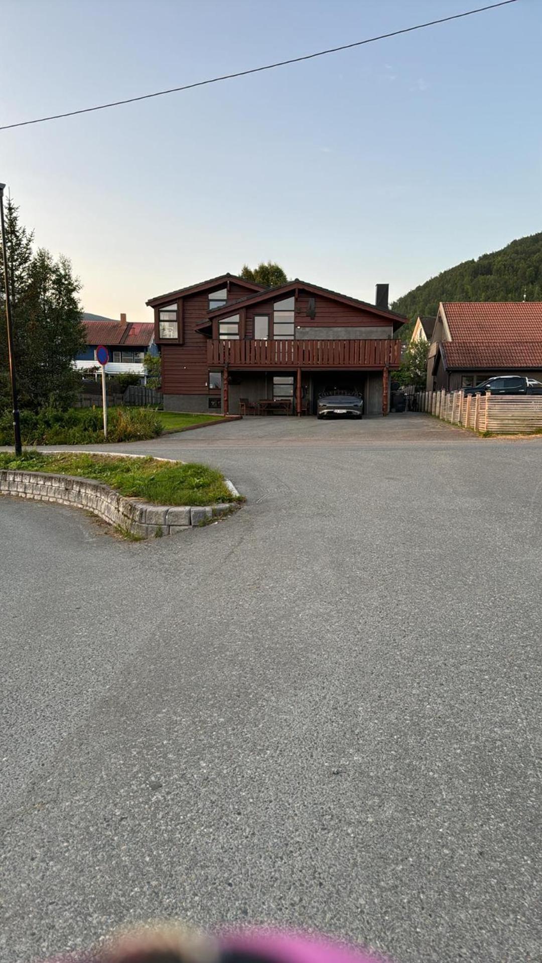 Very Centrally Located Apartment With Free Parking Тромсё Экстерьер фото